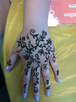 Book Our Henna Tattoo Artists For Your Event | Carbone Entertainment