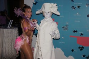 living presidential statues