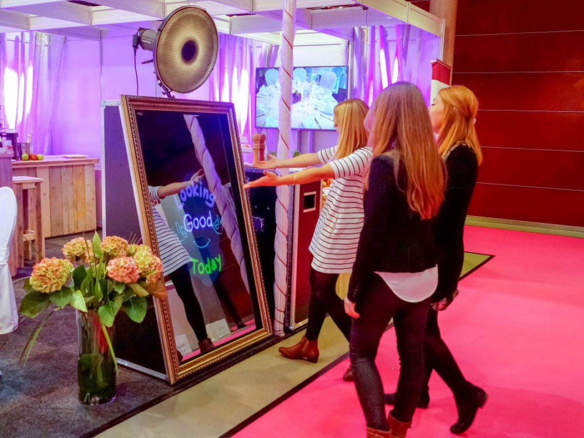 Book the Mirror Me Photo Booth | Carbone Entertainment