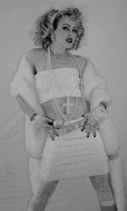 Madona impersonator
